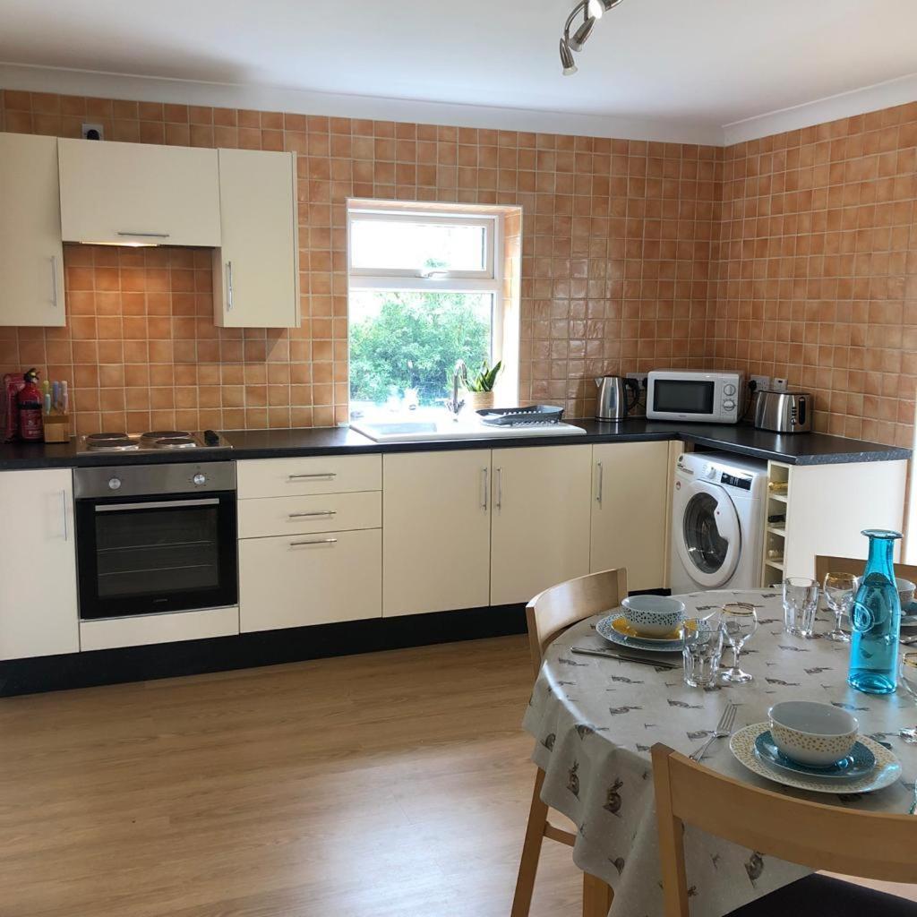 The Annexe - Spacious 2 Bedroom Detached Cottage 卡迪根 外观 照片